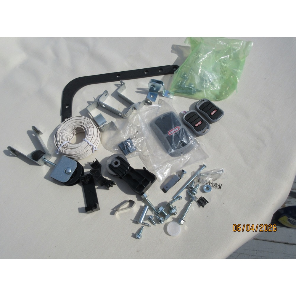 Genie Silent Max 1000 Garage Door Opener Hardware Kit Remotes Wall Console Brack